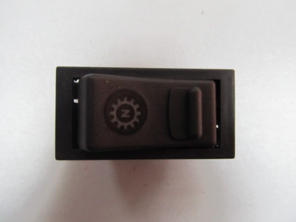 Клавиша межосевого деференцала HOWO