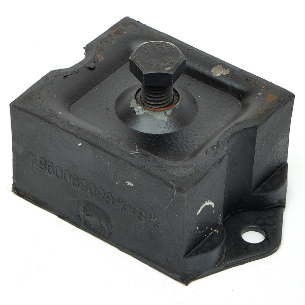 Подушка двигателя перед HOWO WG680590095