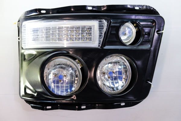 Фара передняя L 2012 г корпус металл SHAANXI