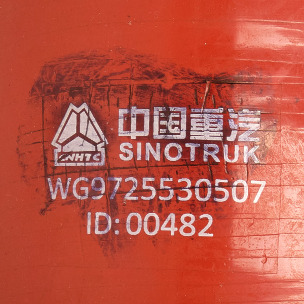 Патрубок интеркулера Д 100-100 Г-образный HOWO (2)