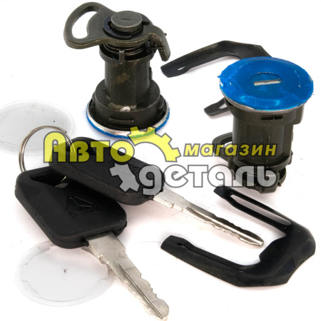 Личинка двери HOWO WG1642340008