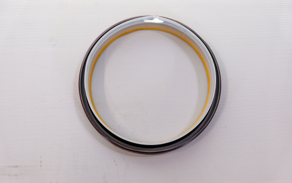 Сальник коренной CUMMINS NTA855-C360 SD32